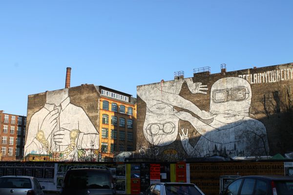 Germany-Berlin-Streetart-Blu