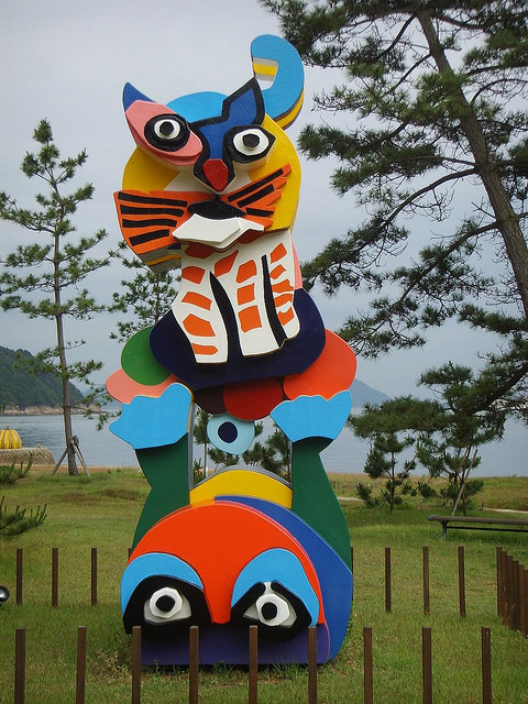 Naoshima-Japan-Karel-Appel-Frog-Cat