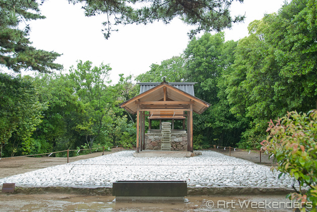 Naoshima-Japan-Art-House-Project-Go-o-shrine