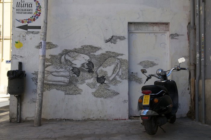 Spain-Valencia-Street-Art-Hyuro-scooter