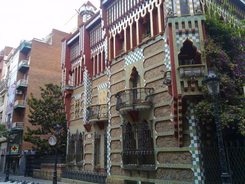 Gaudi Barcelona: Catalan Art Nouveau At Large