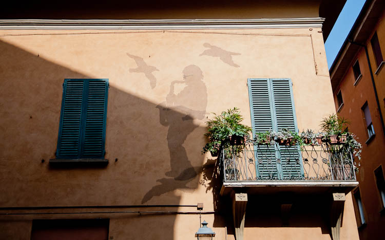 Street-art-Bologna-Italy_musician