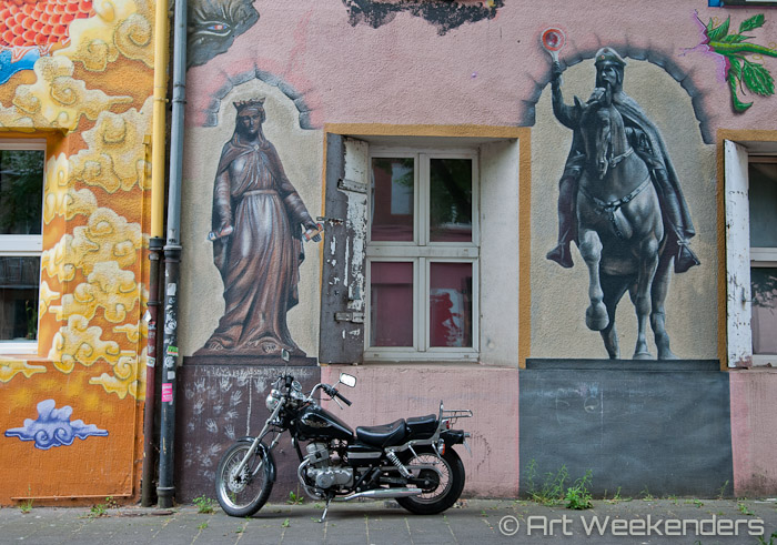 2015-Germany-Duesseldorf-Kiefernstrasse-motorcycle